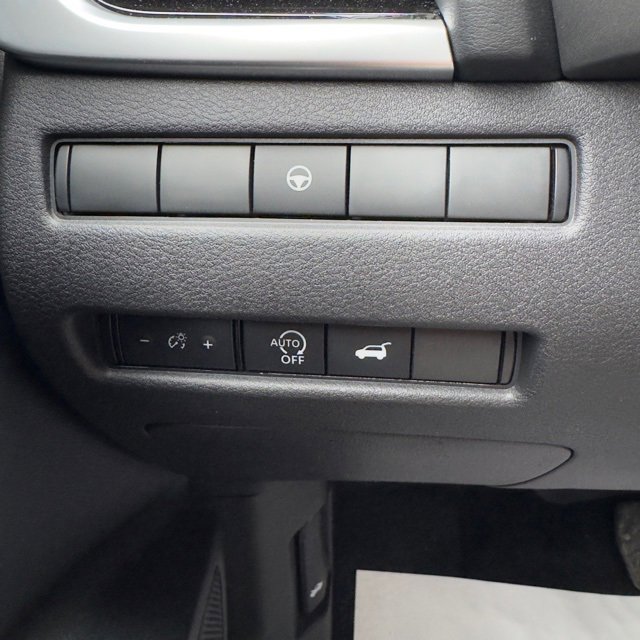 Used 2024 Nissan Rogue SL image 25