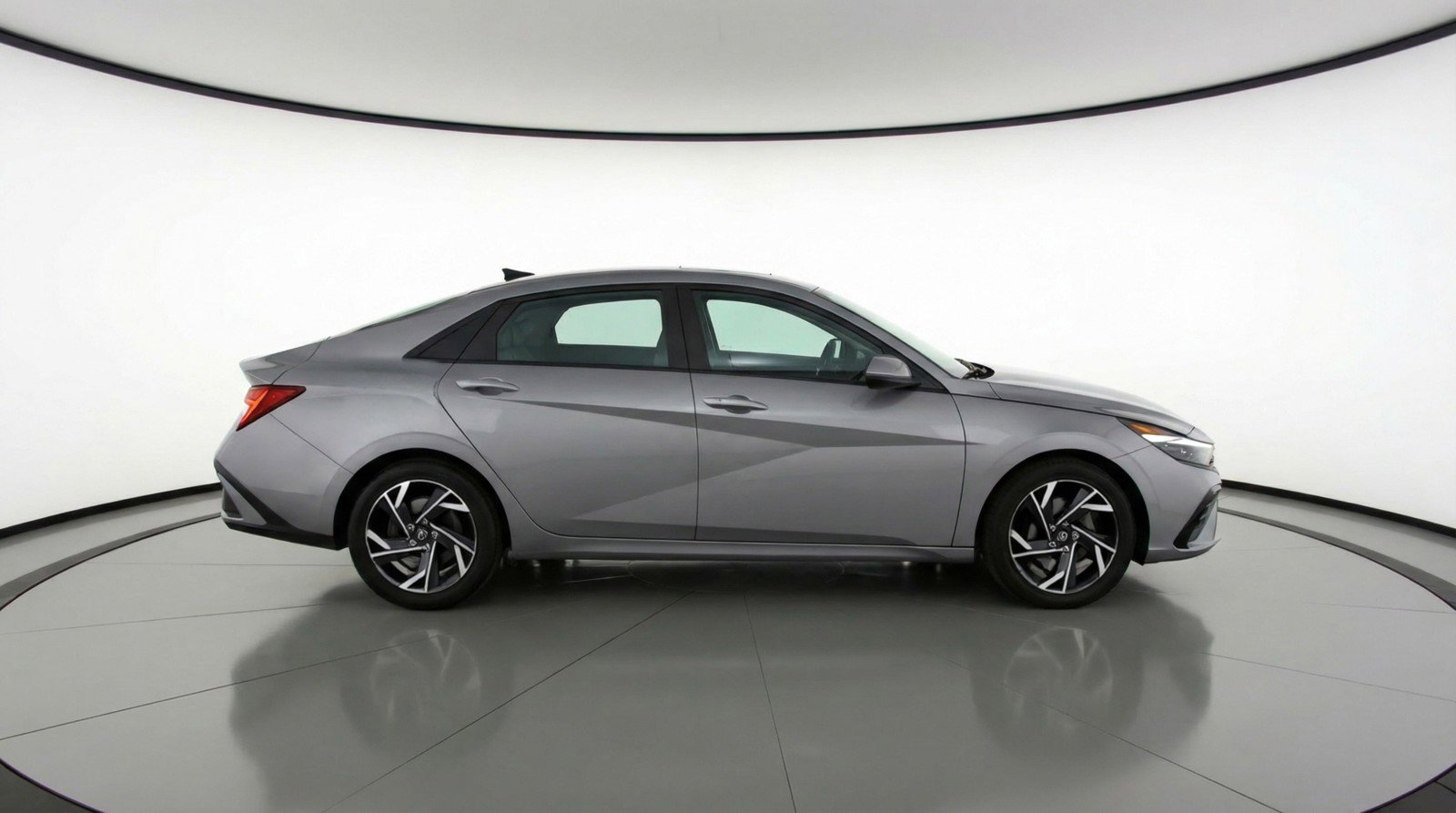Used 2025 Hyundai Elantra Limited image 11