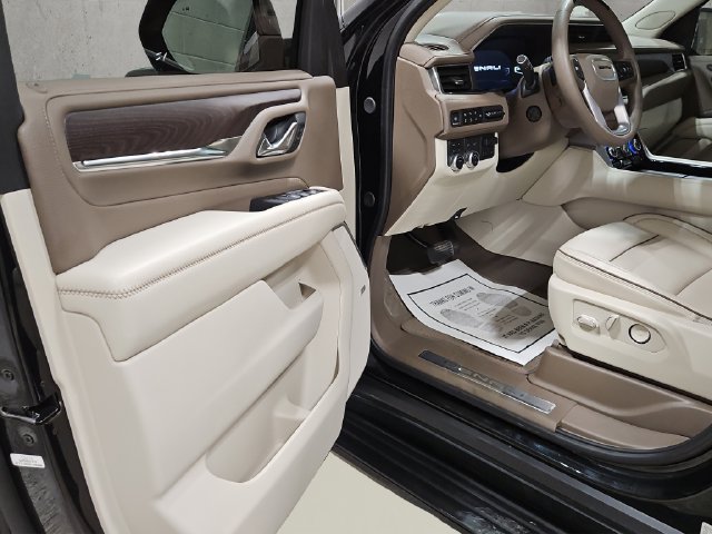 Used 2024 GMC Yukon Denali w/ Advanced Technology Package AWD/4WD image 20