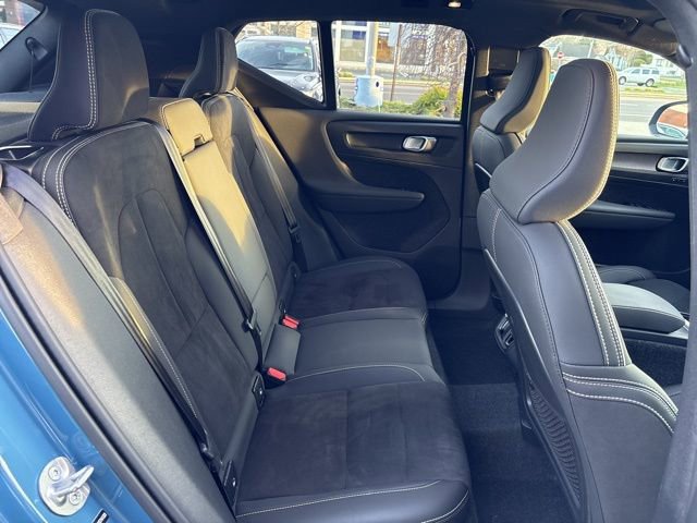 Used 2025 Volvo XC40 B5 Plus image 14