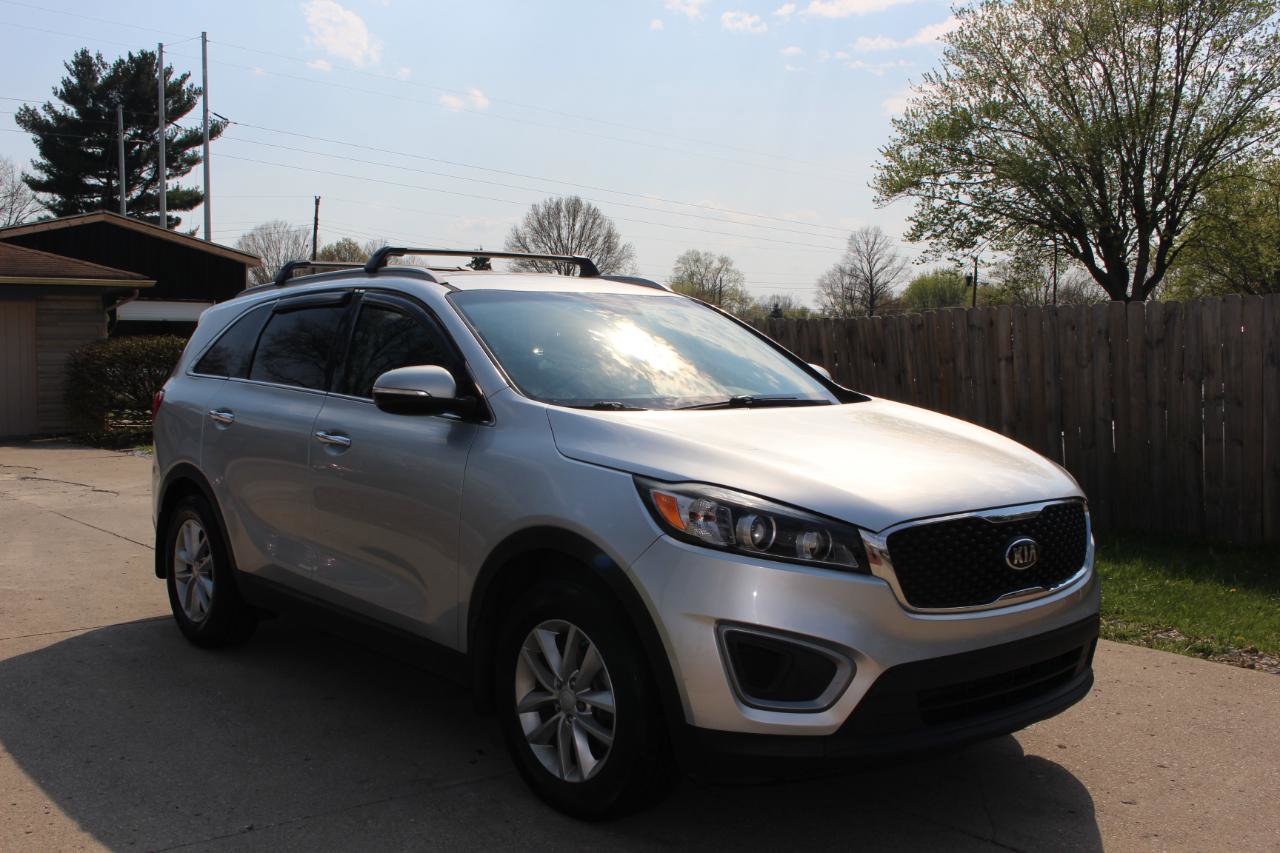Used 2016 Kia Sorento LX w/ LX Convenience Package image 2