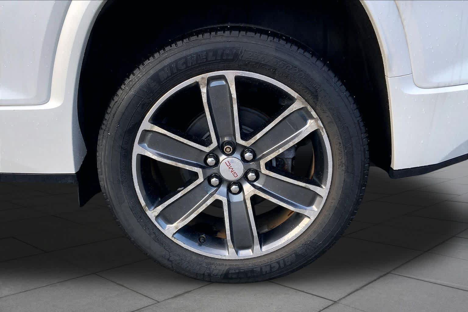 Used 2019 GMC Acadia Denali w/ Technology Package AWD/4WD image 11