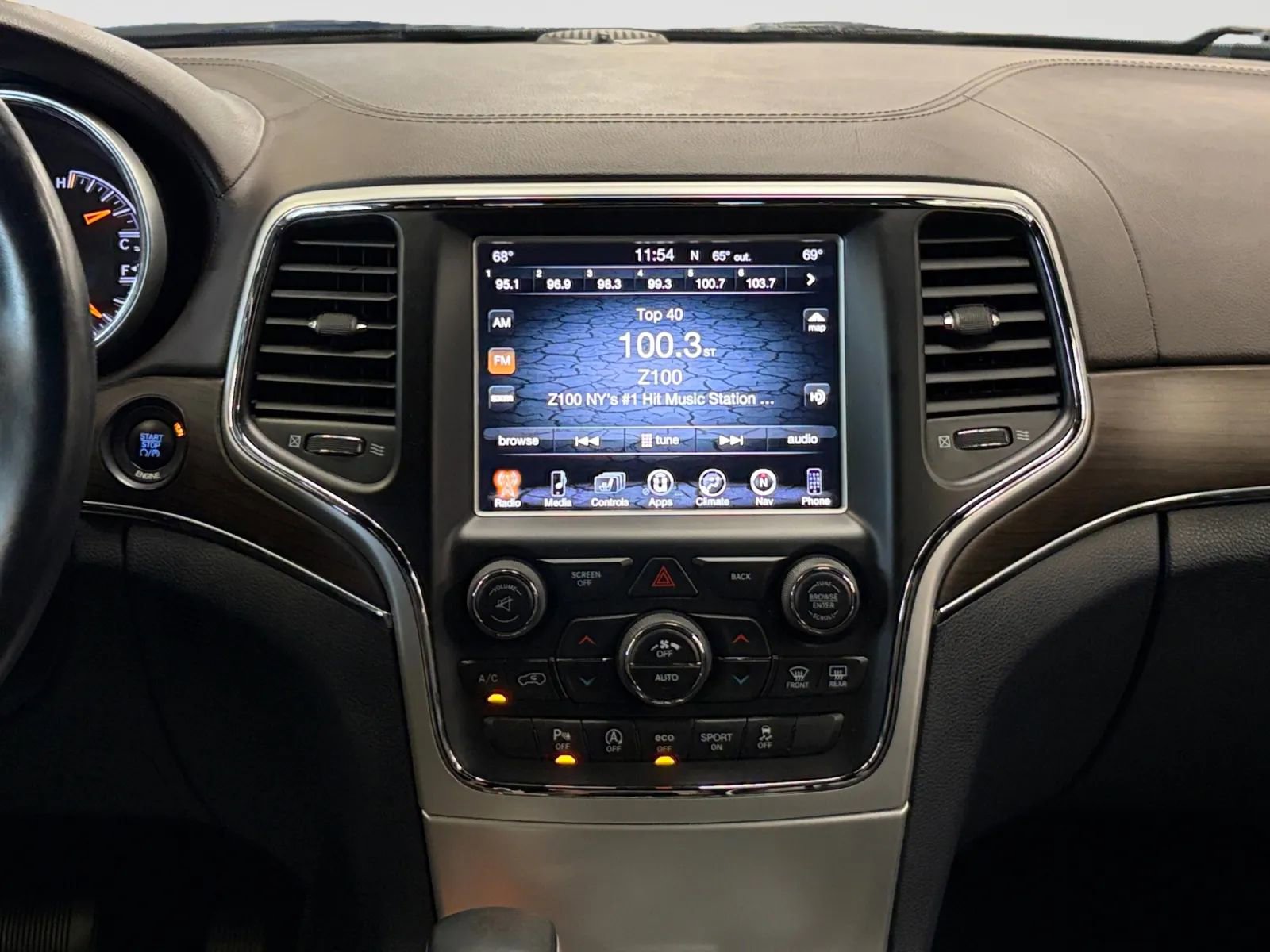 Used 2016 Jeep Grand Cherokee Overland AWD/4WD image 15