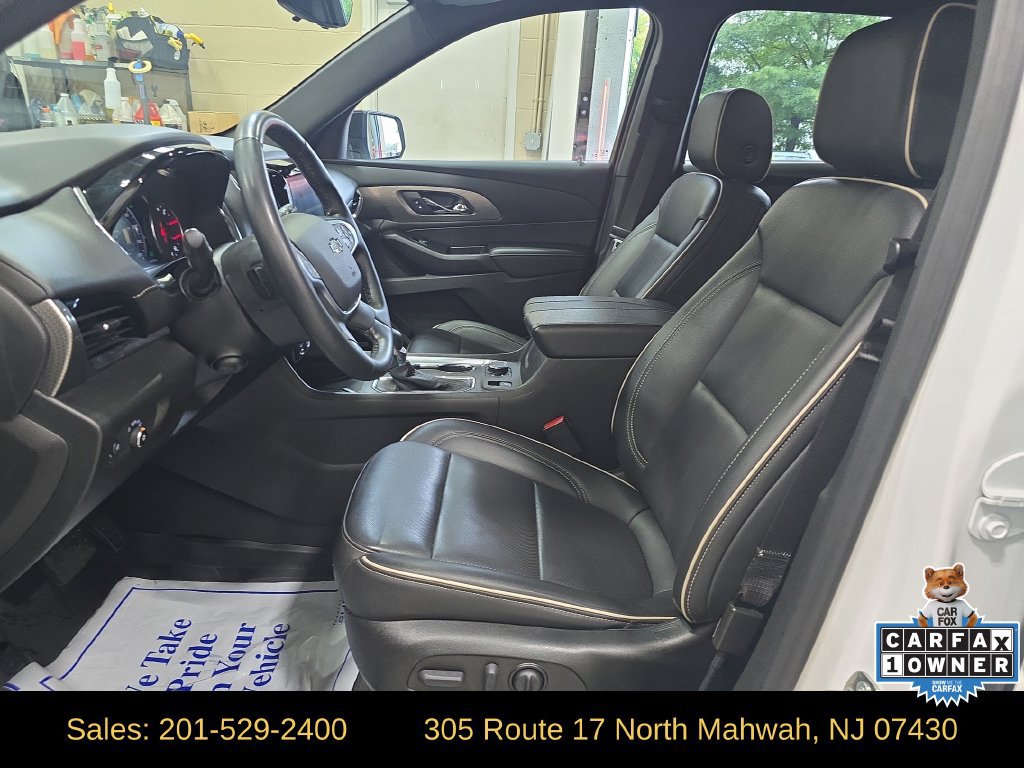 Used 2023 Chevrolet Traverse Premier w/ Redline Edition AWD/4WD image 2
