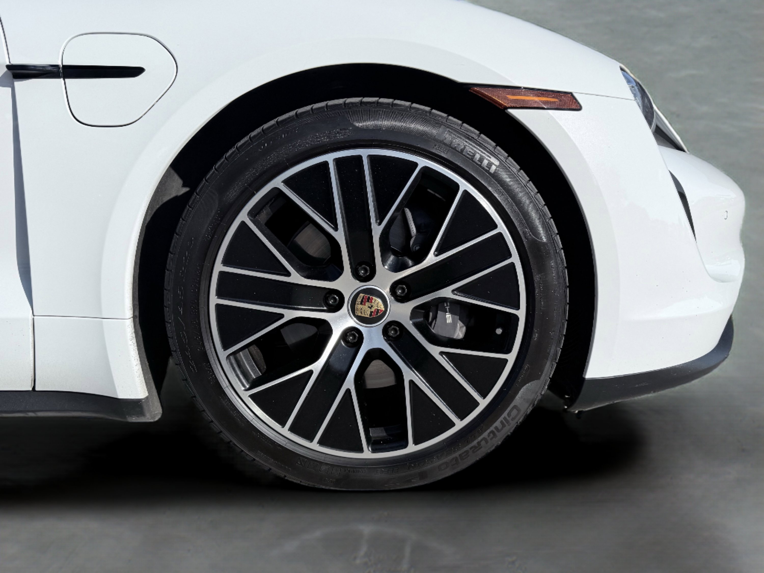 Used 2022 Porsche Taycan image 12