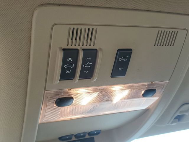 Used 2012 Cadillac Escalade Premium image 20