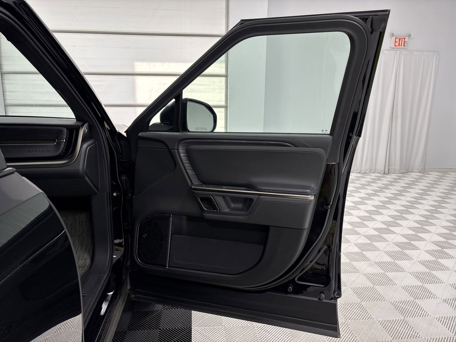 Used 2024 Rivian R1S Adventure image 16