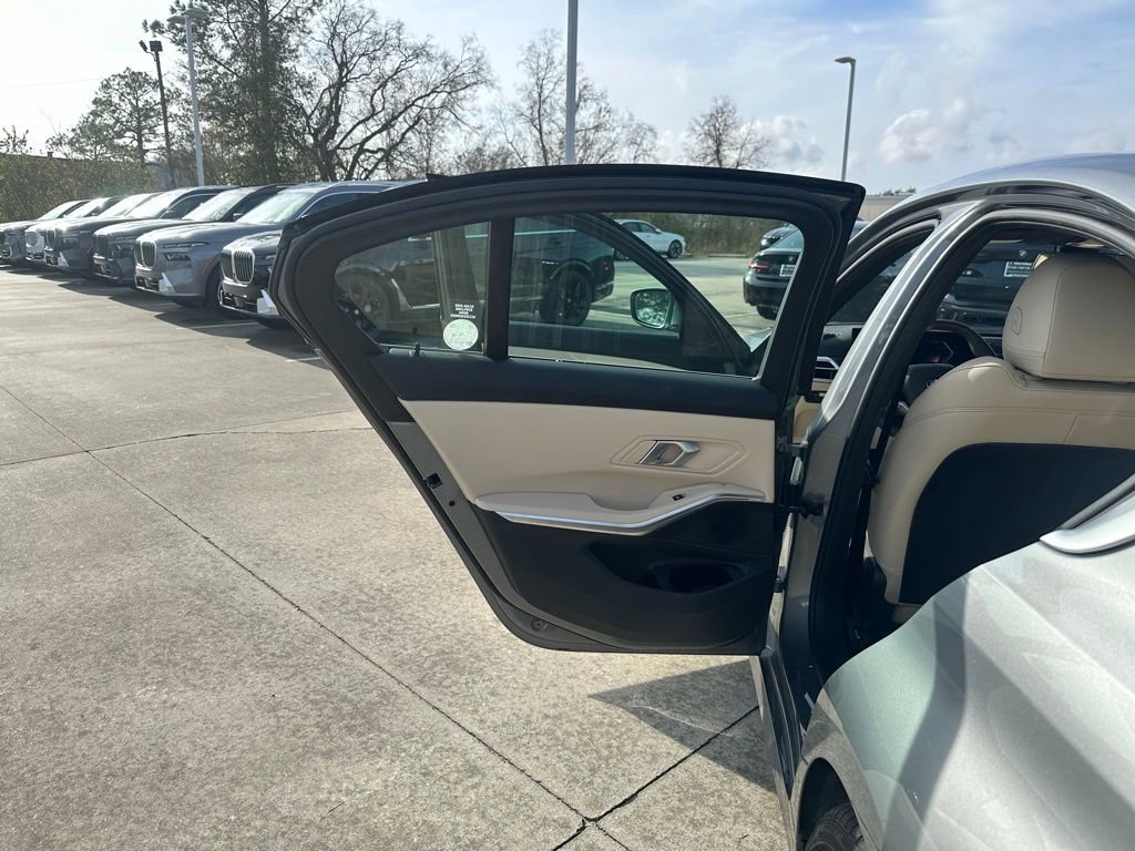 Certified 2025 BMW 330i Sedan w/ Convenience Package image 17