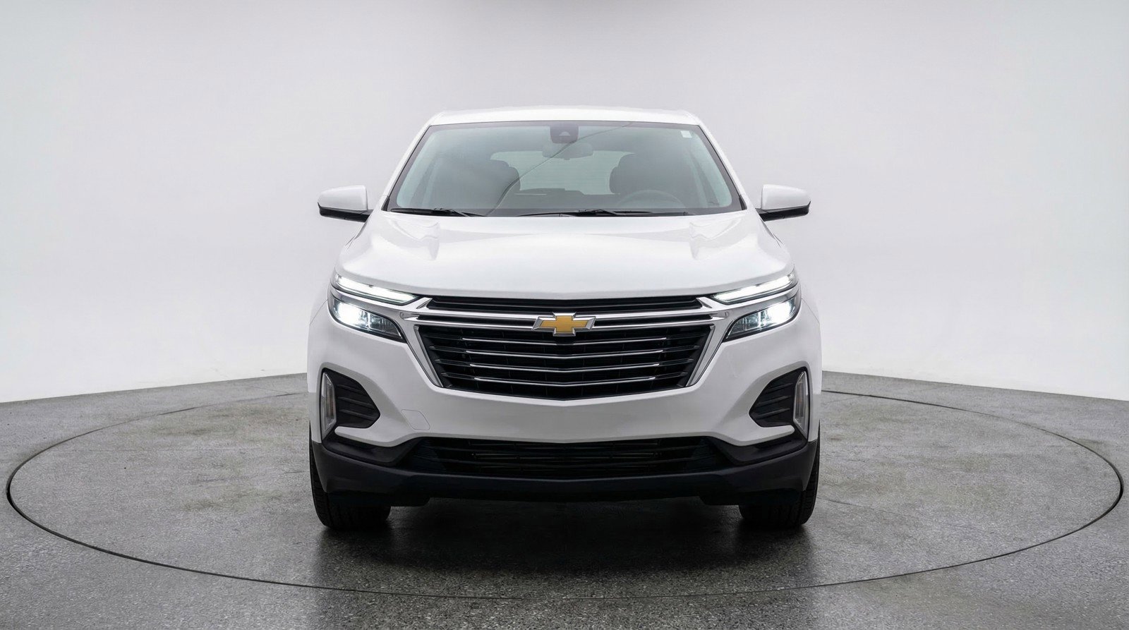 Used 2025 Chevrolet Equinox LT image 2