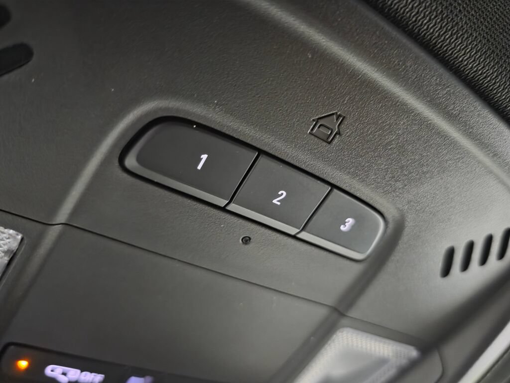 Used 2023 Chevrolet Traverse RS AWD/4WD image 20