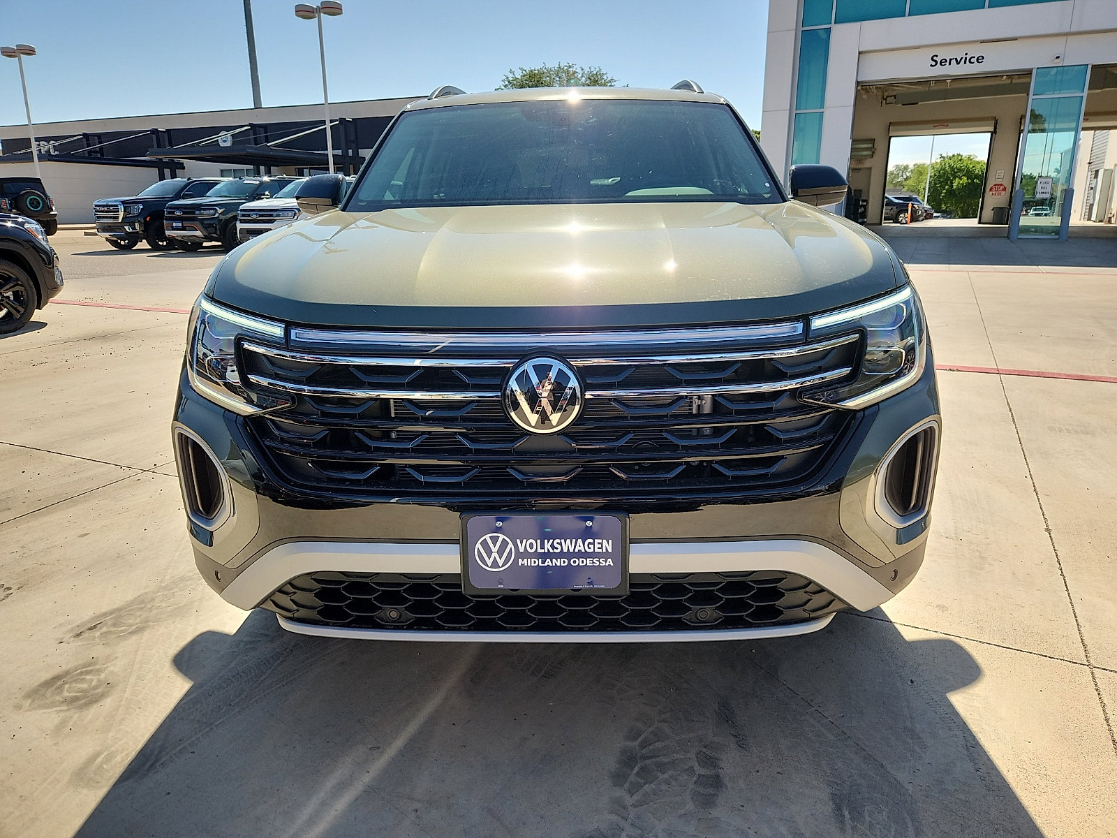 New 2026 Volkswagen Atlas Peak Edition AWD/4WD image 2
