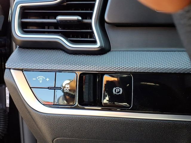 Used 2024 Kia Sportage LX image 18