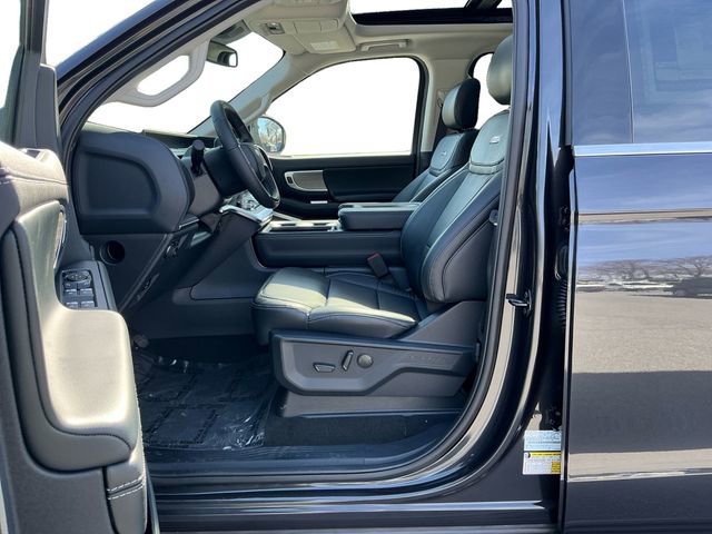 Used 2025 Ford Expedition Platinum image 10