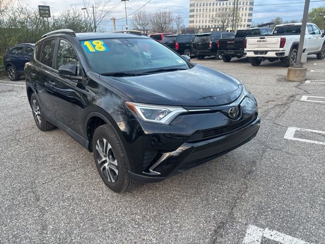 Used 2018 Toyota RAV4 LE image 1