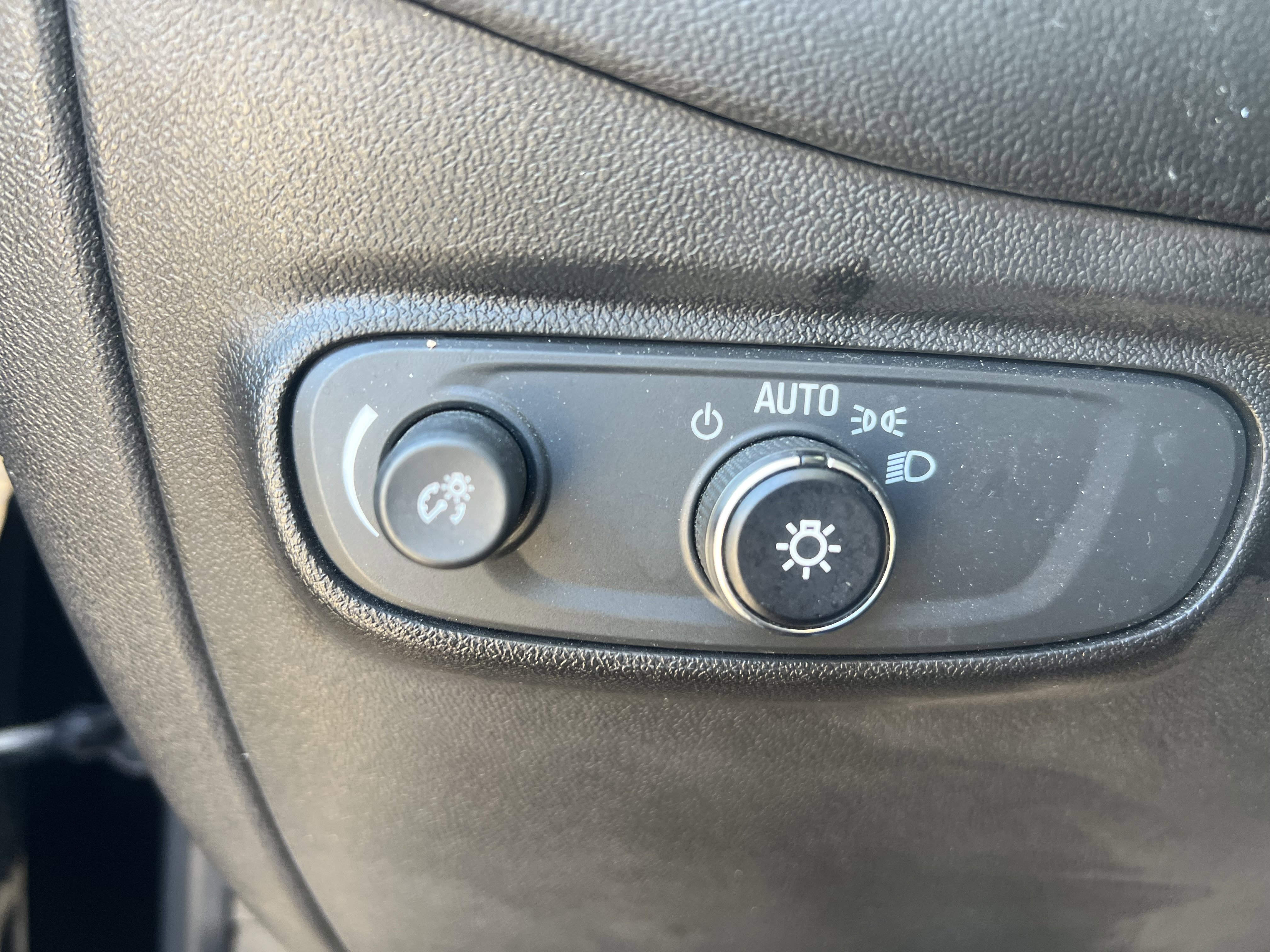 Used 2019 Chevrolet Equinox LT image 18