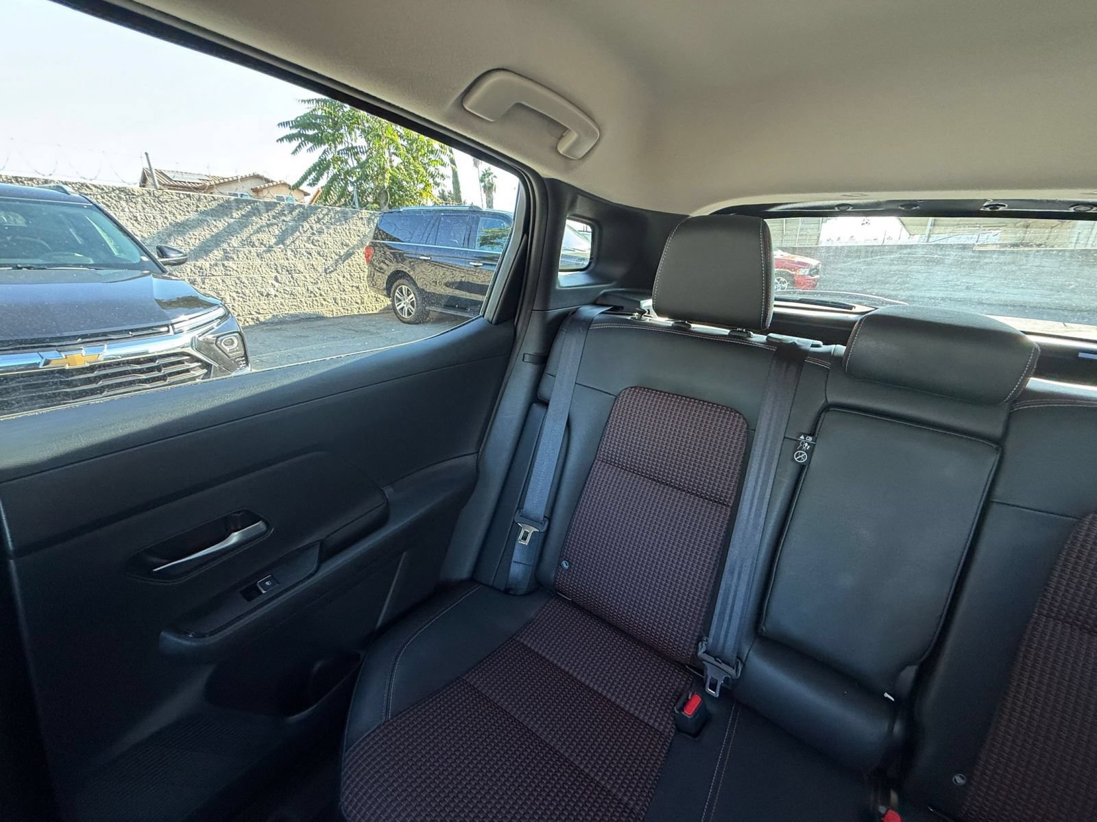 Used 2026 Nissan Kicks SR FWD image 37