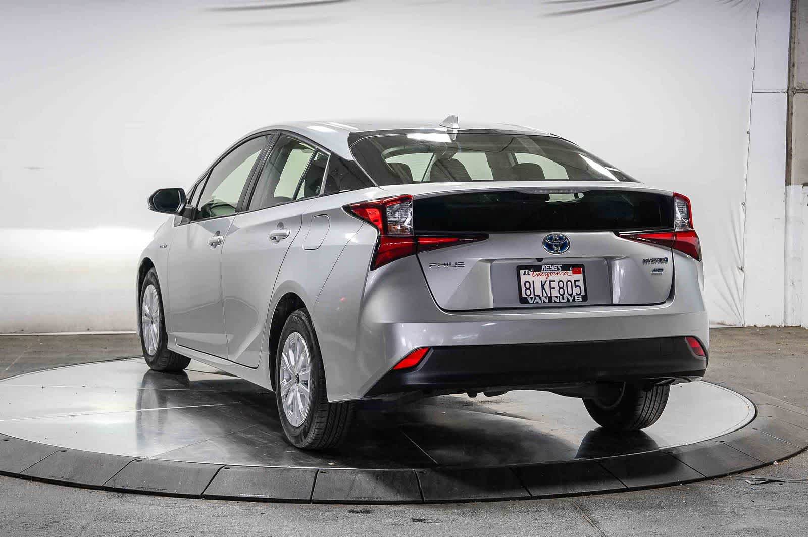 Certified 2019 Toyota Prius L Eco FWD image 3