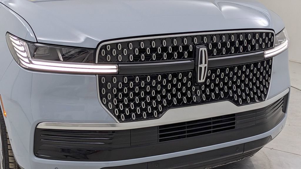 Used 2025 Lincoln Navigator Reserve image 46