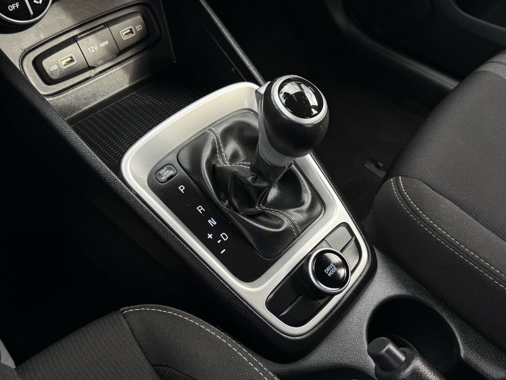 Used 2022 Hyundai Venue SEL image 20