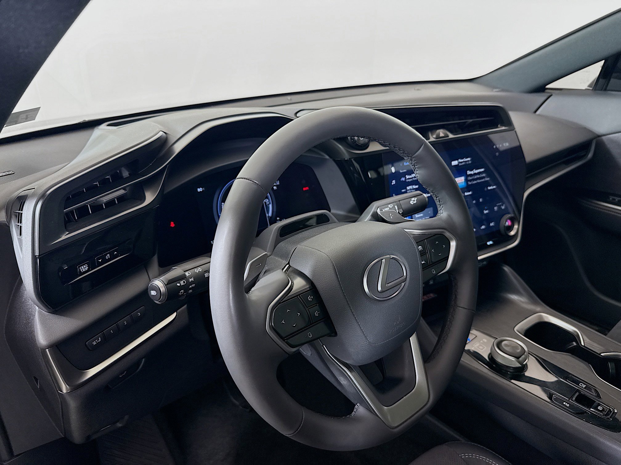 Used 2023 Lexus RZ 450e Premium w/ Accessory Package (2T) image 9