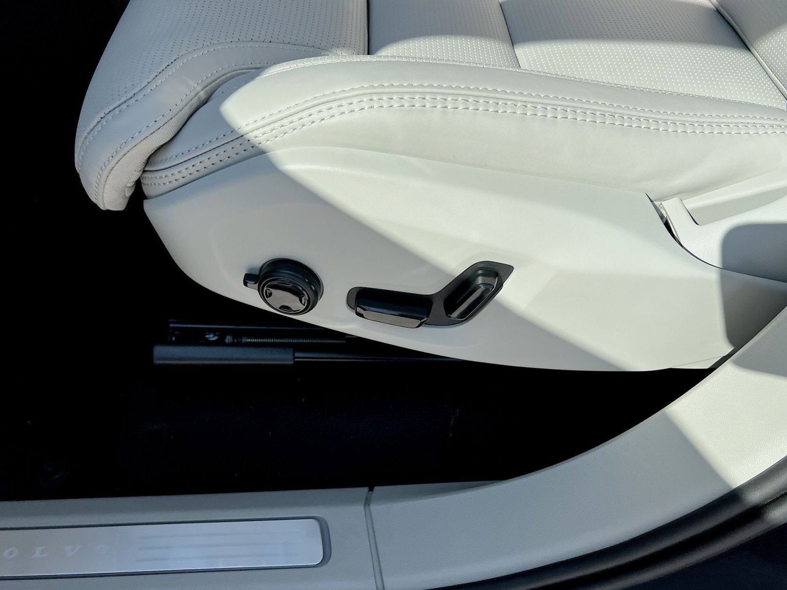 New 2026 Volvo XC90 T8 Ultra image 14