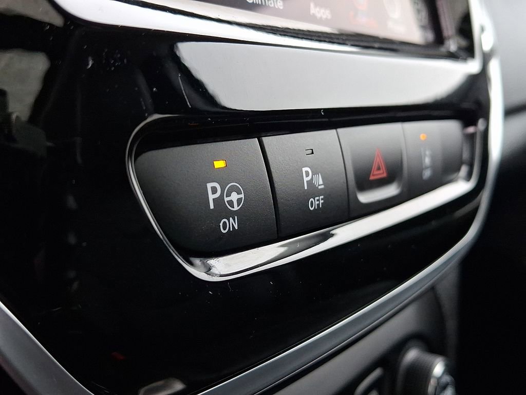 Used 2020 Jeep Cherokee Limited w/ Technology Group image 28