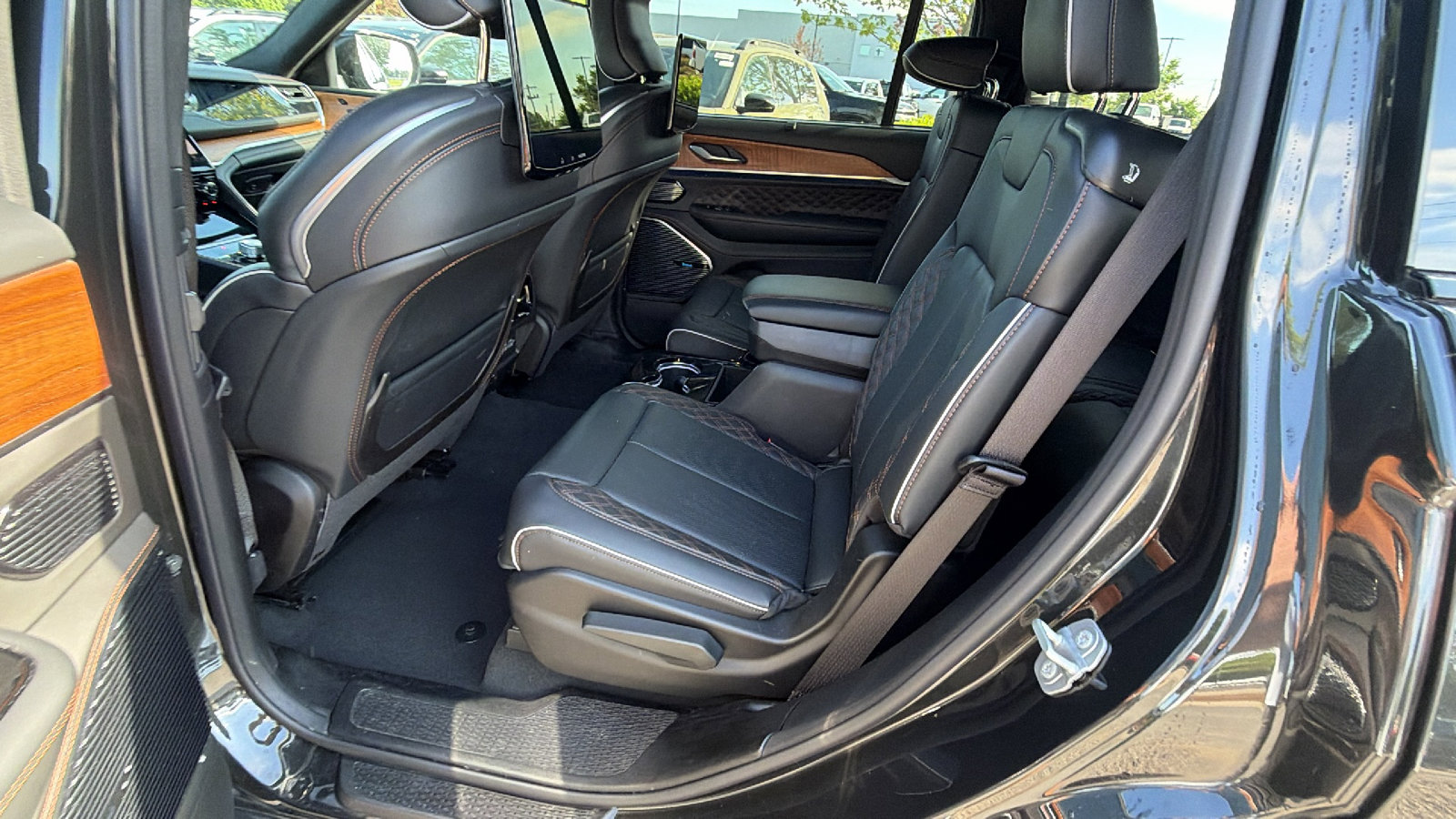 Used 2024 Jeep Grand Cherokee L Summit AWD/4WD image 25