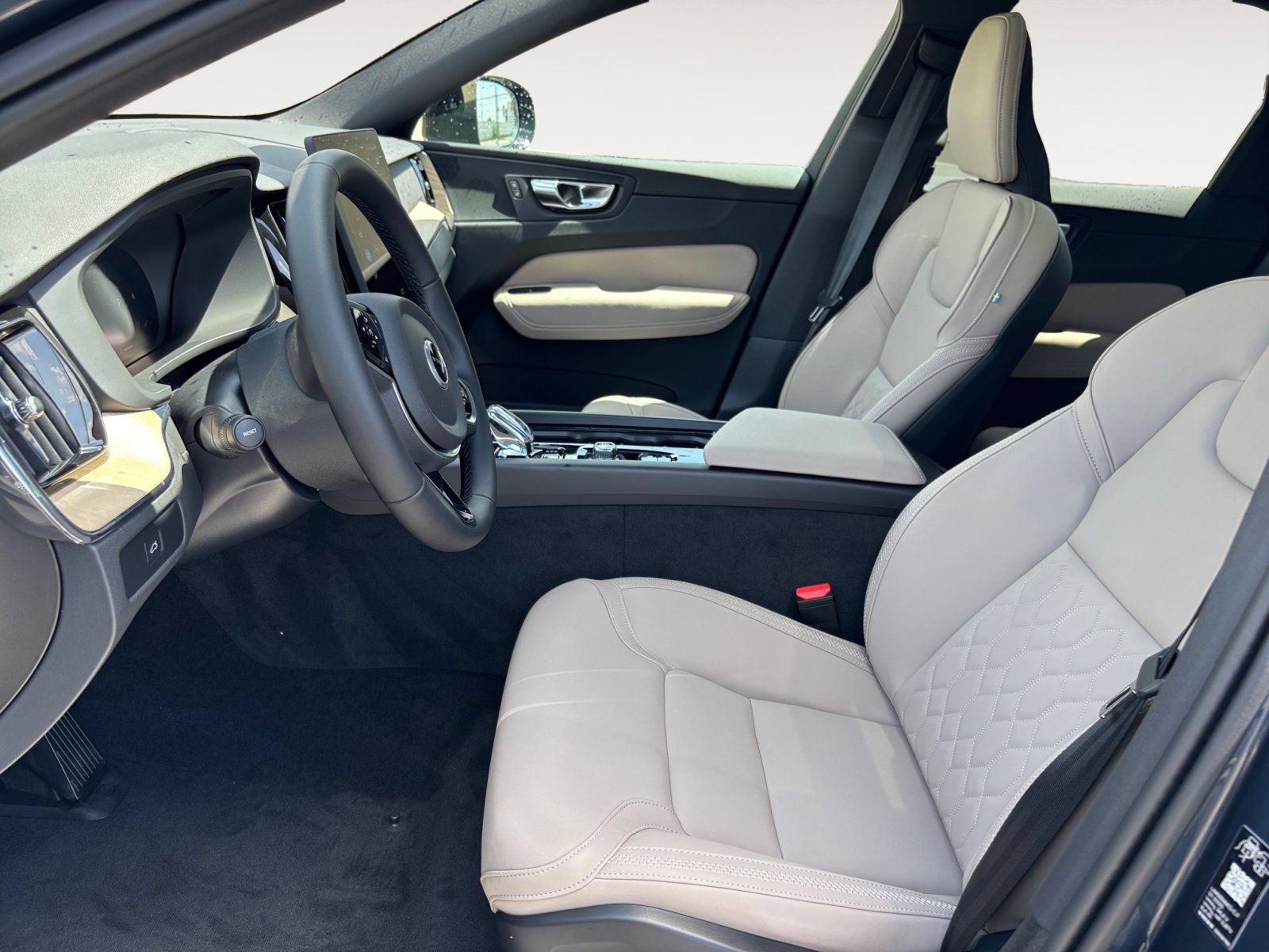 New 2026 Volvo XC60 B5 Core w/ Protection Package Premier AWD/4WD image 9