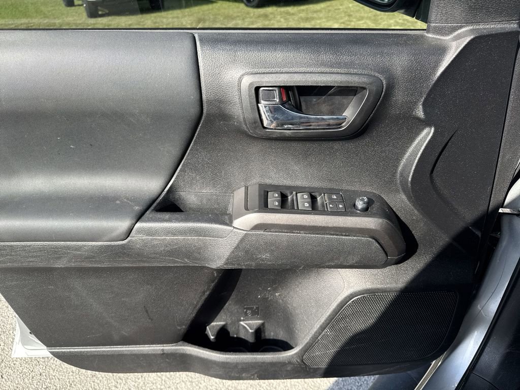 Used 2022 Toyota Tacoma TRD Off-Road image 26