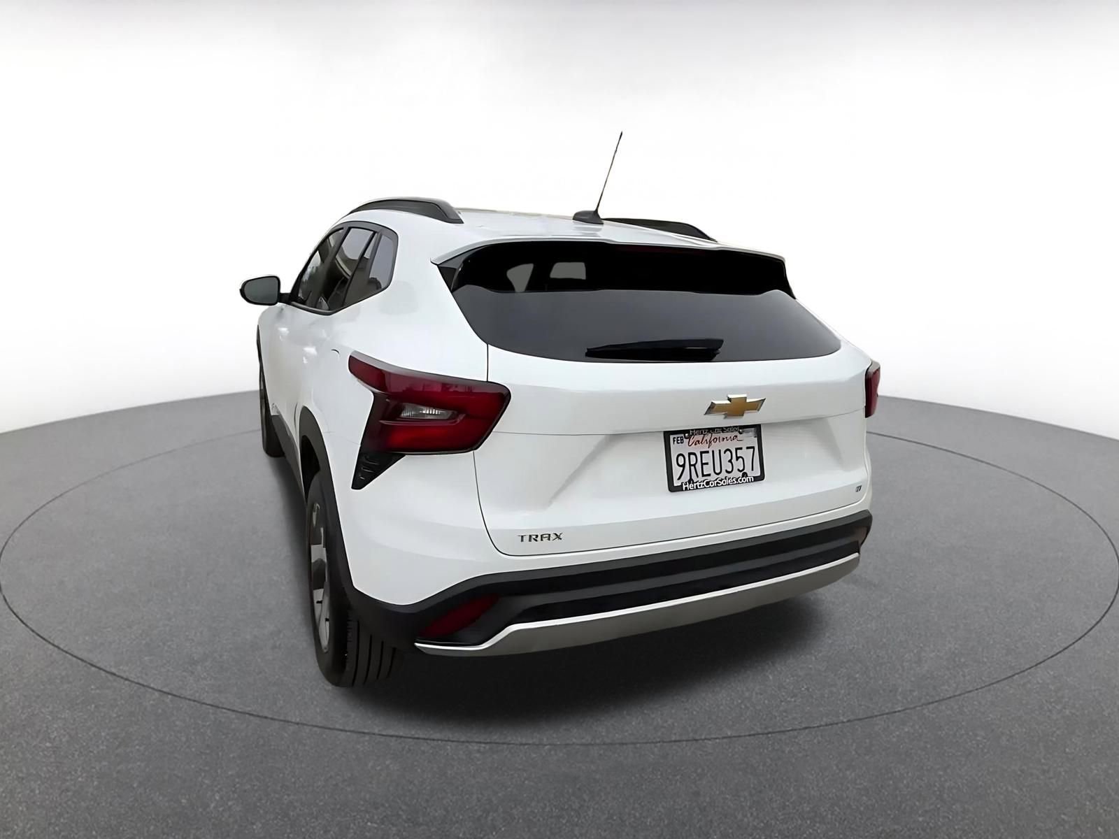 Used 2025 Chevrolet Trax LT image 11