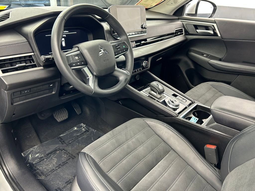 Used 2024 Mitsubishi Outlander SE image 14