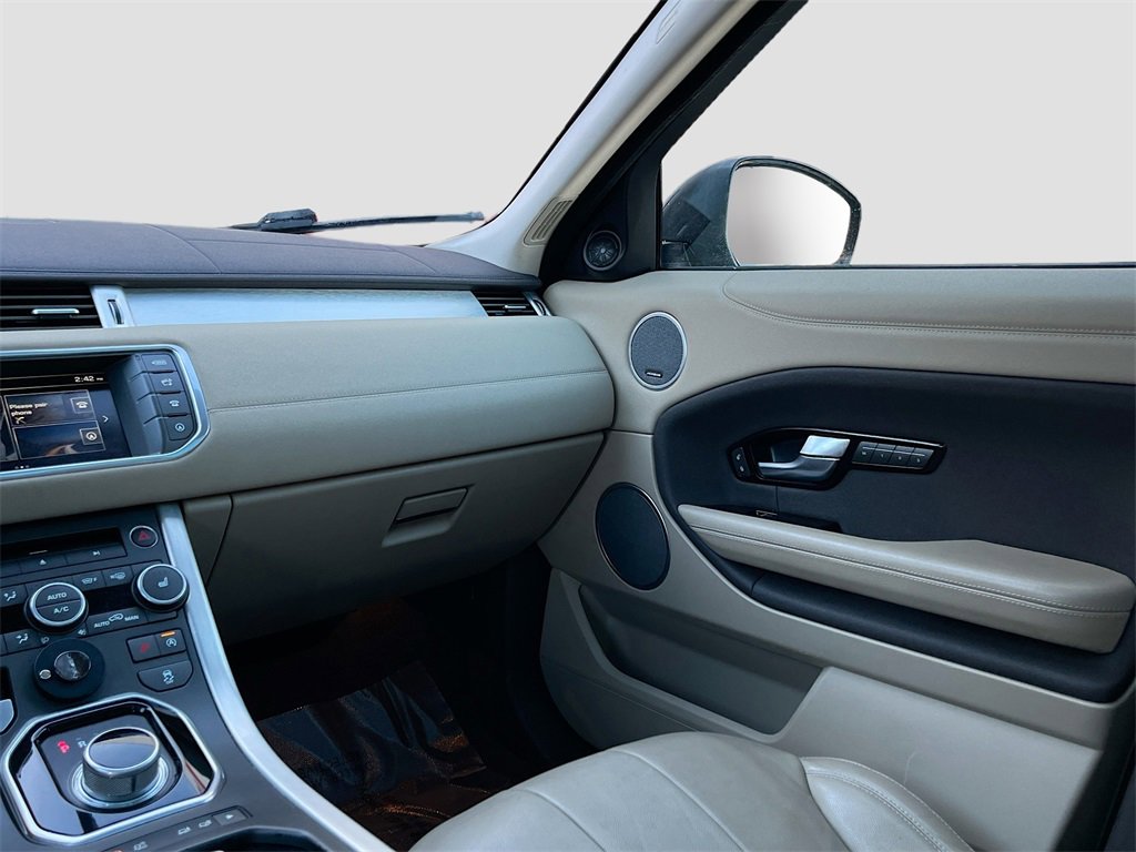 Used 2016 Land Rover Range Rover Evoque SE image 25