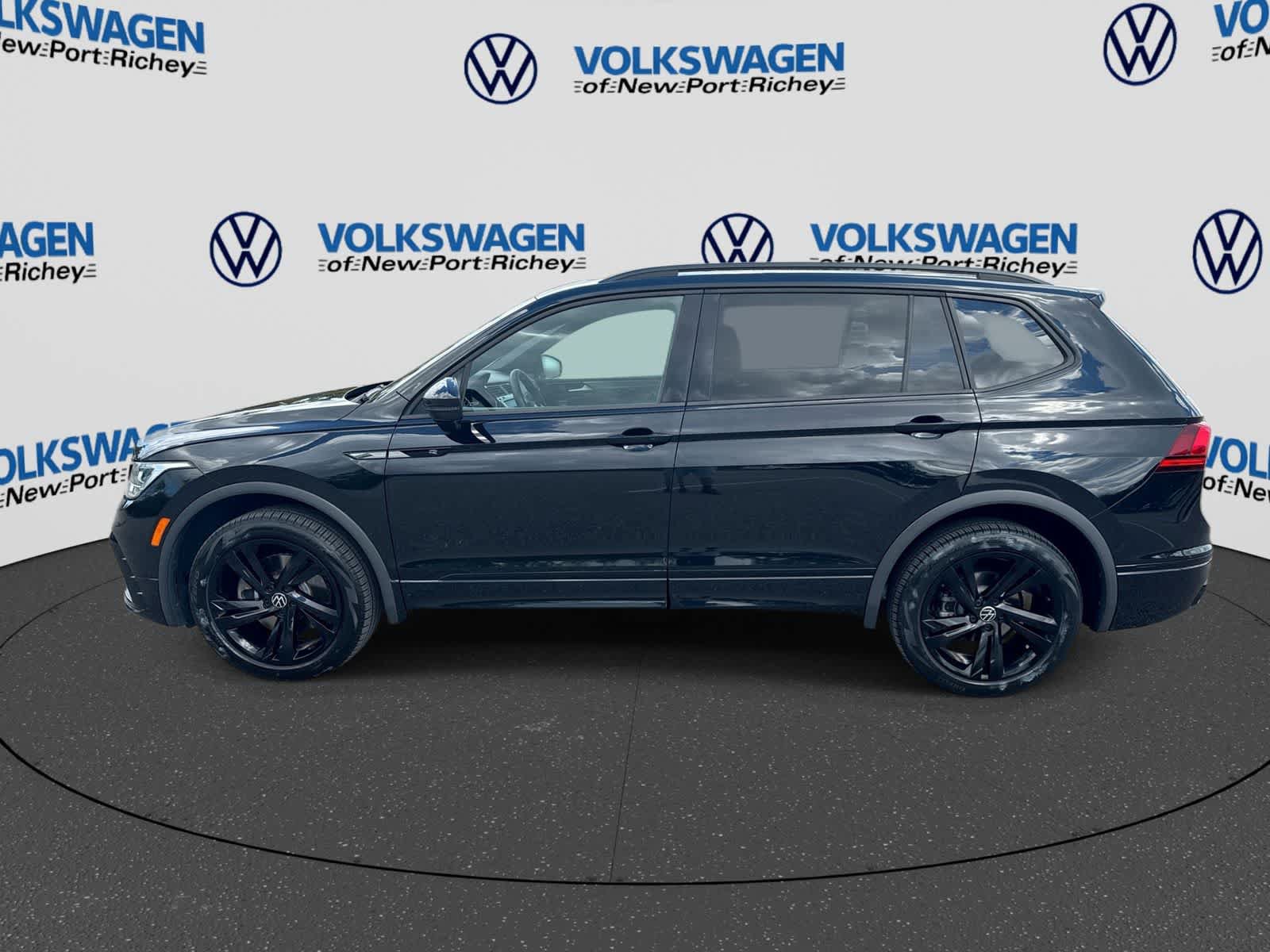 Used 2024 Volkswagen Tiguan SE R-Line FWD image 11