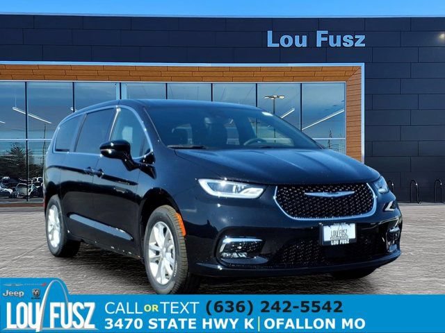 New 2026 Chrysler Pacifica Select AWD/4WD image 1