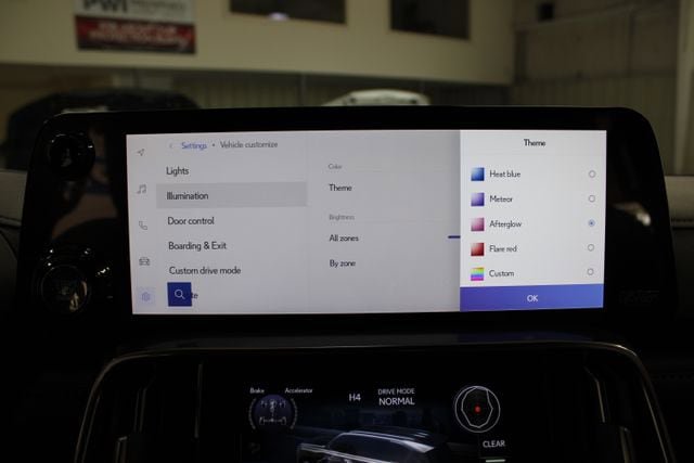Used 2024 Lexus LX 600 4WD w/ Appearance Package image 31