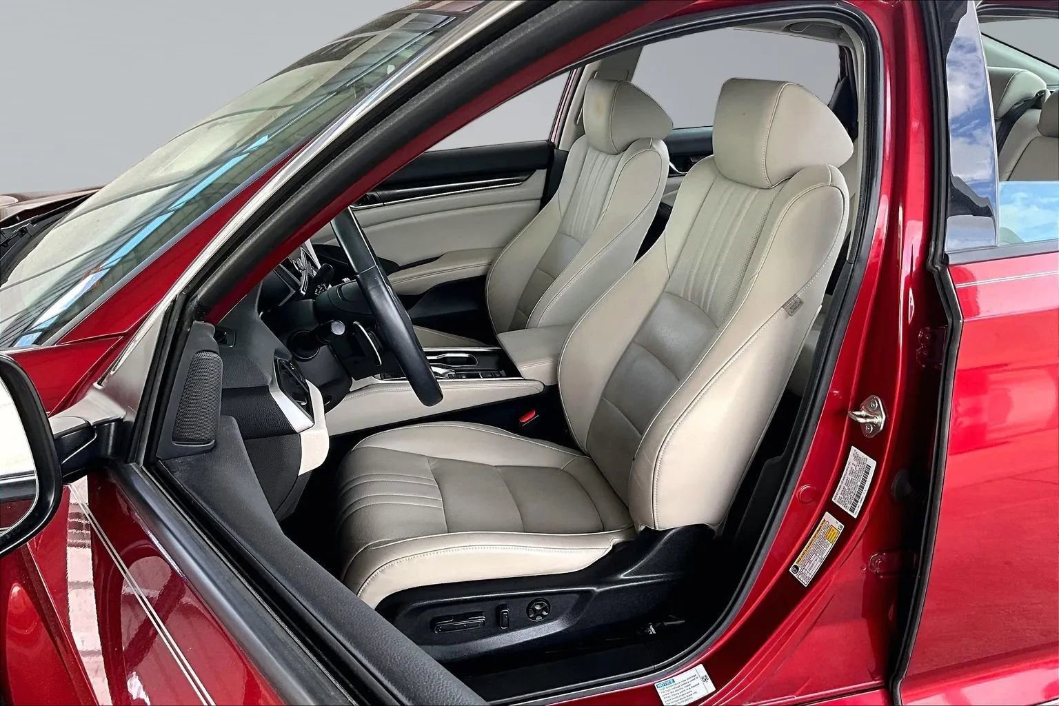 Used 2019 Honda Accord Touring image 18