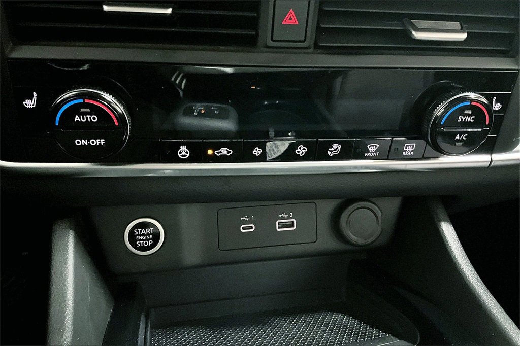 Used 2022 Nissan Rogue S image 15