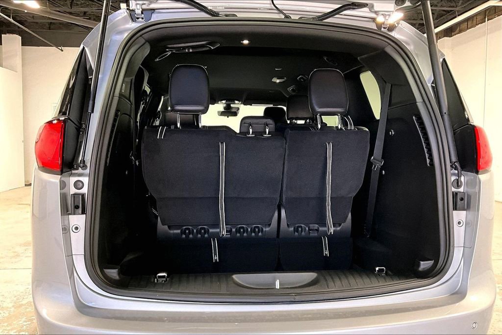 New 2026 Chrysler Voyager LX image 32