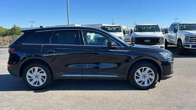 Used 2023 Lincoln Corsair FWD image 2