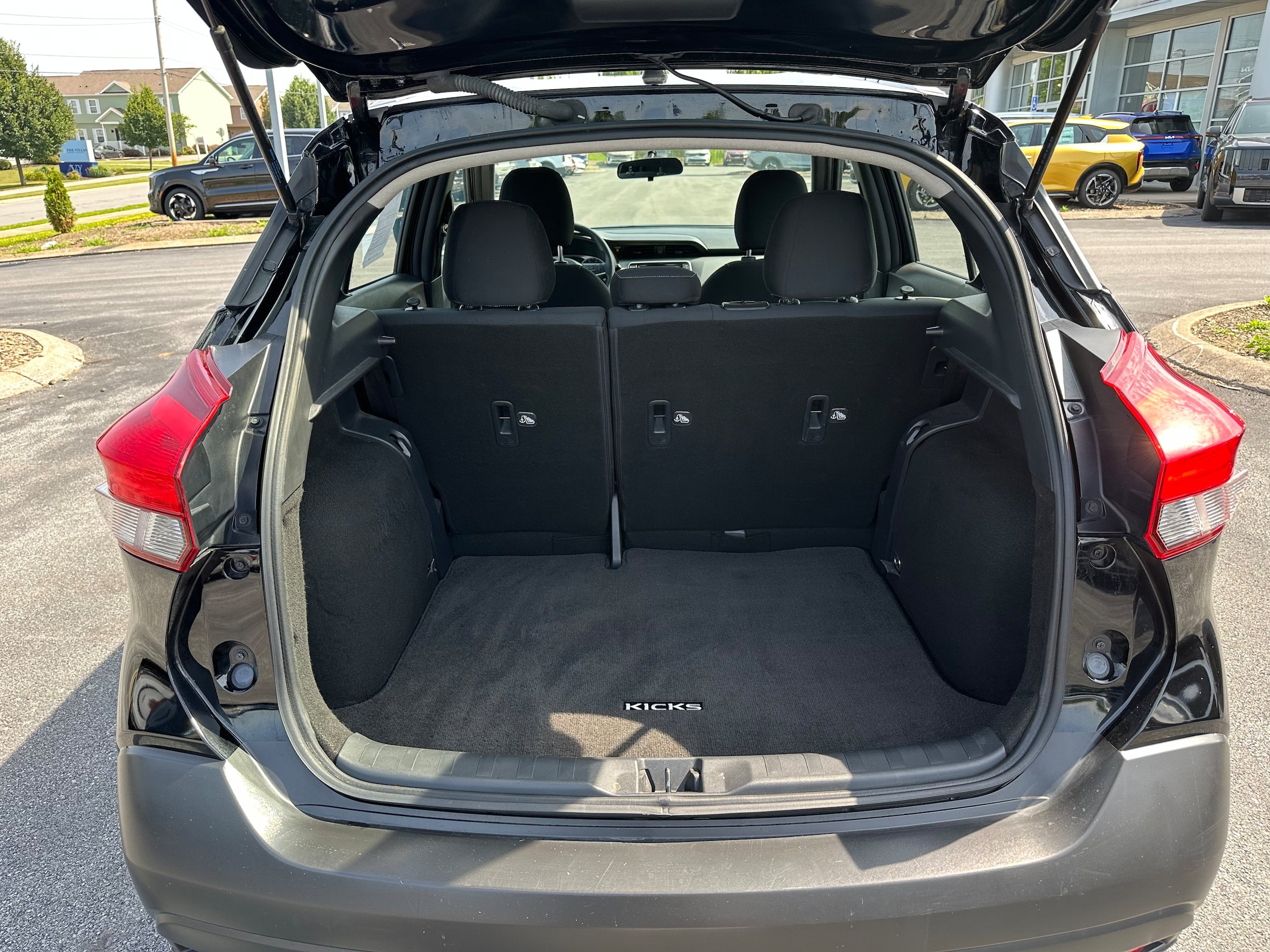 Used 2019 Nissan Kicks S FWD image 10
