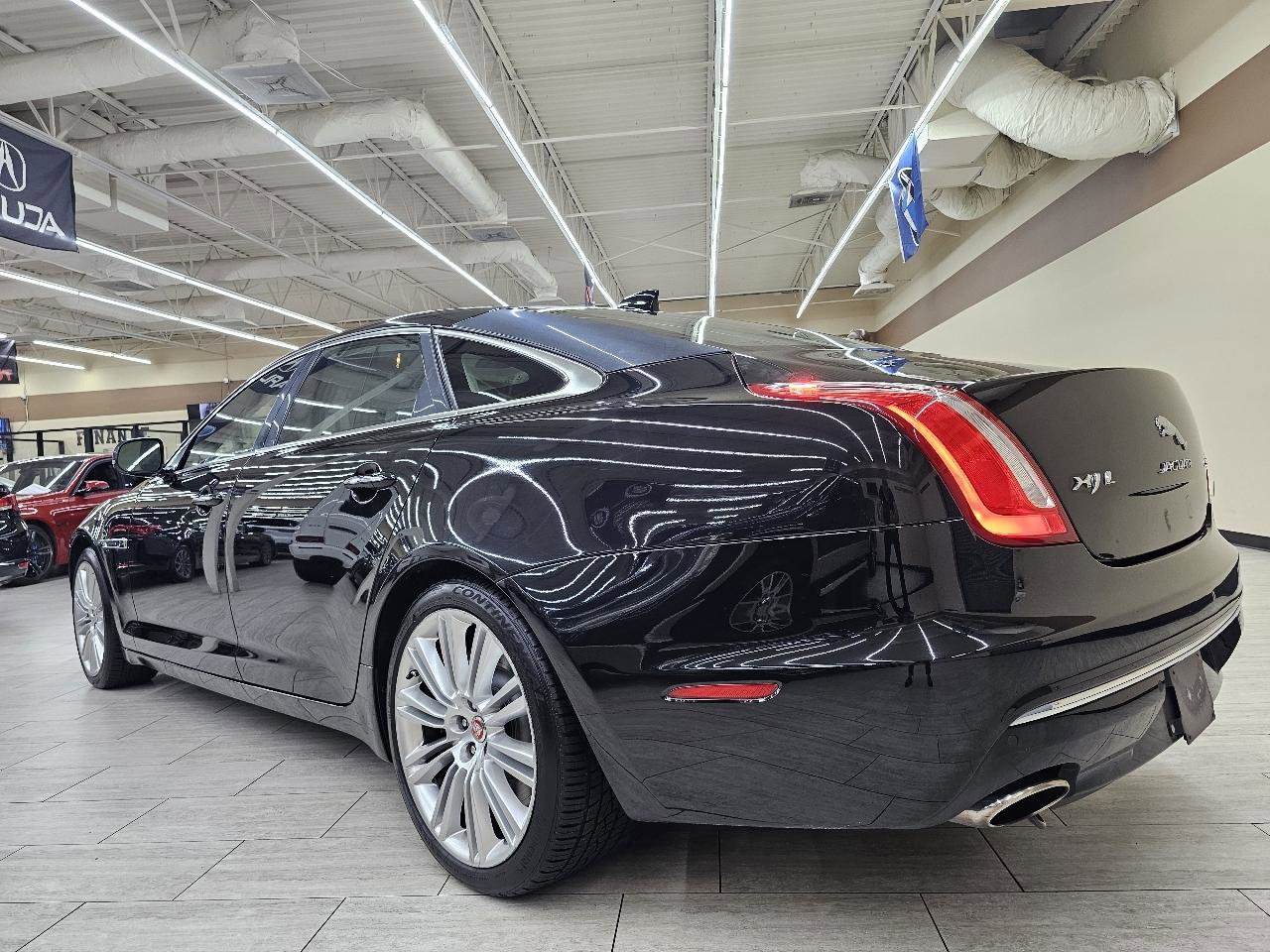 Used 2019 Jaguar XJ L Supercharged RWD image 8