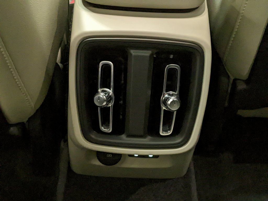 New 2025 Volvo XC40 B5 Plus w/ Protection Package Premier image 24