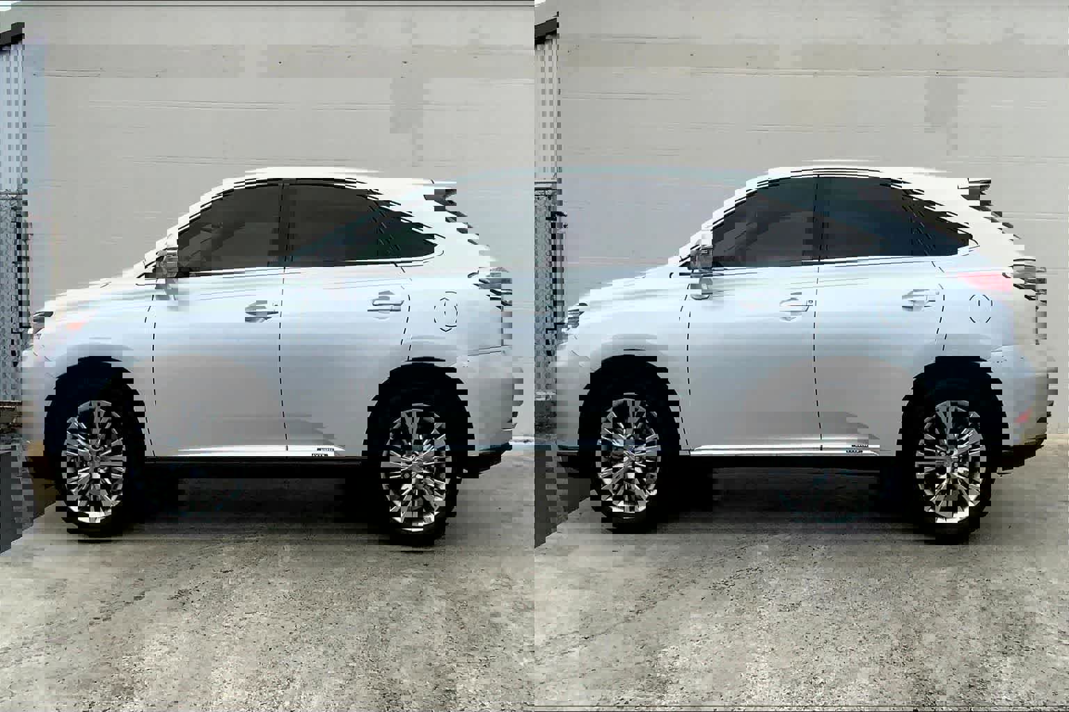 Used 2013 Lexus RX 450h FWD w/ Navigation Pkg image 4