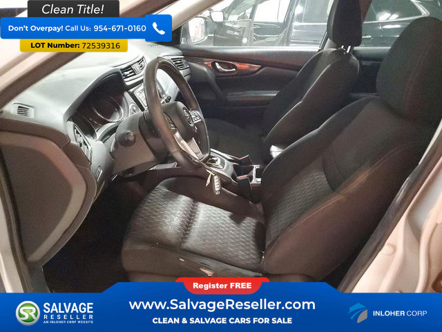 Used 2017 Nissan Rogue SV w/ SV Premium Package FWD image 9