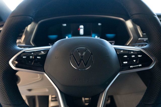 Used 2022 Volkswagen Tiguan SE R-Line image 22