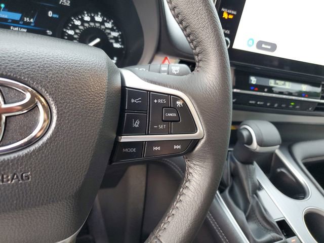 Used 2026 Toyota Sienna XLE FWD image 27