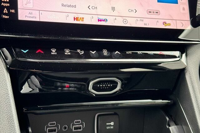 New 2026 Jeep Grand Cherokee Altitude AWD/4WD image 18