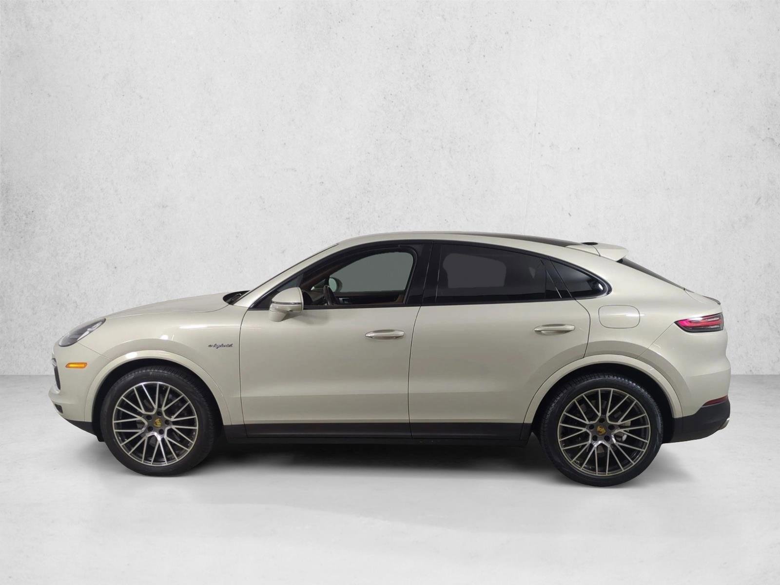 Certified 2022 Porsche Cayenne E-Hybrid Coupe AWD/4WD image 2