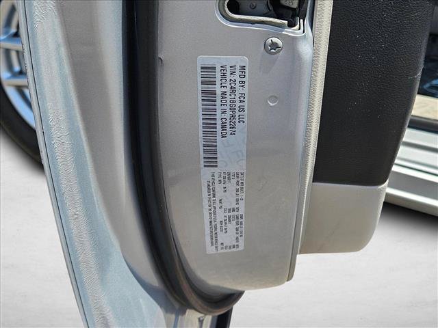 Used 2023 Chrysler Pacifica Touring-L FWD image 25