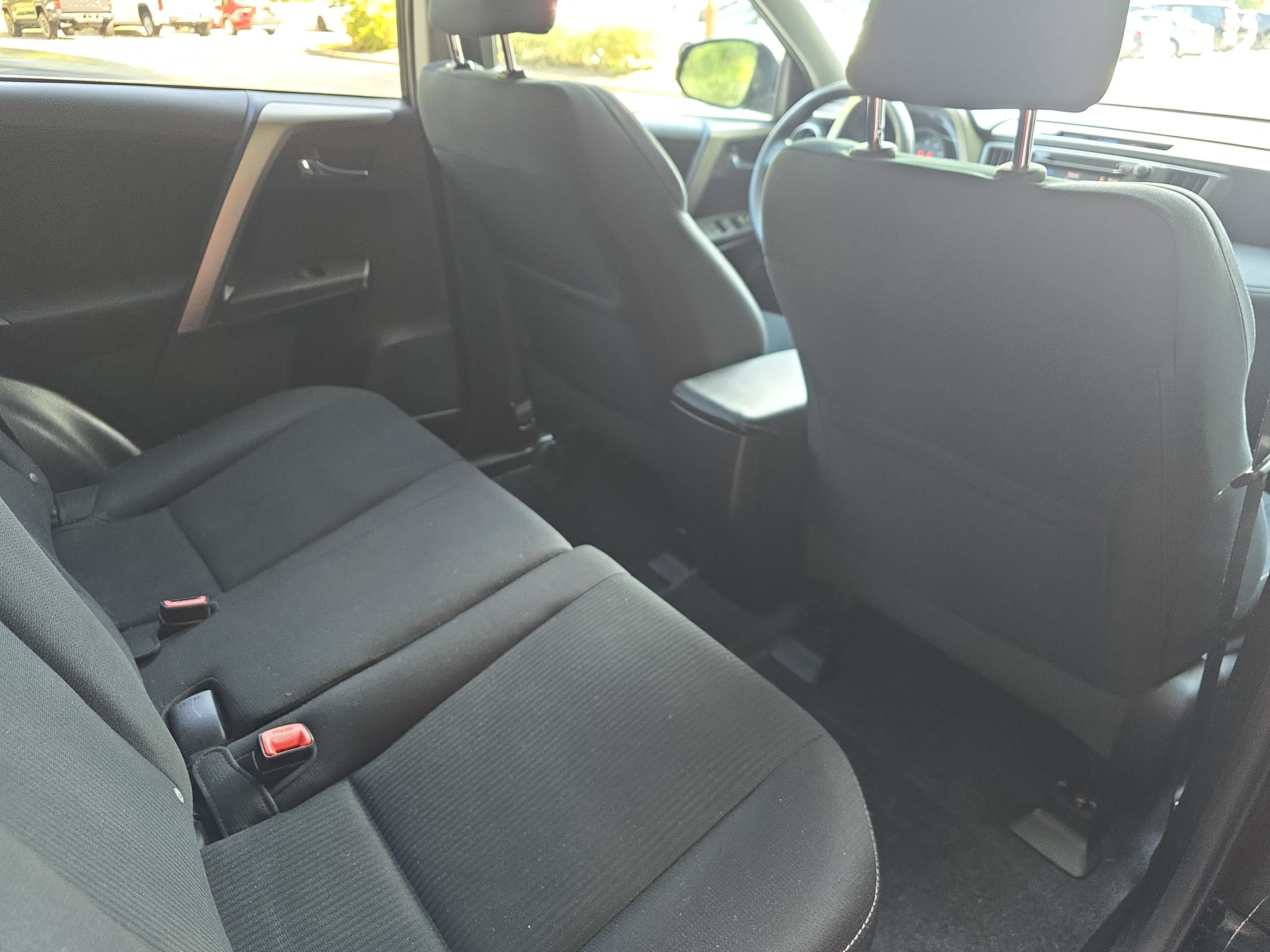Used 2015 Toyota RAV4 XLE FWD image 11